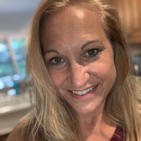 Meet your Posher, Danette - Picture 1 of 2